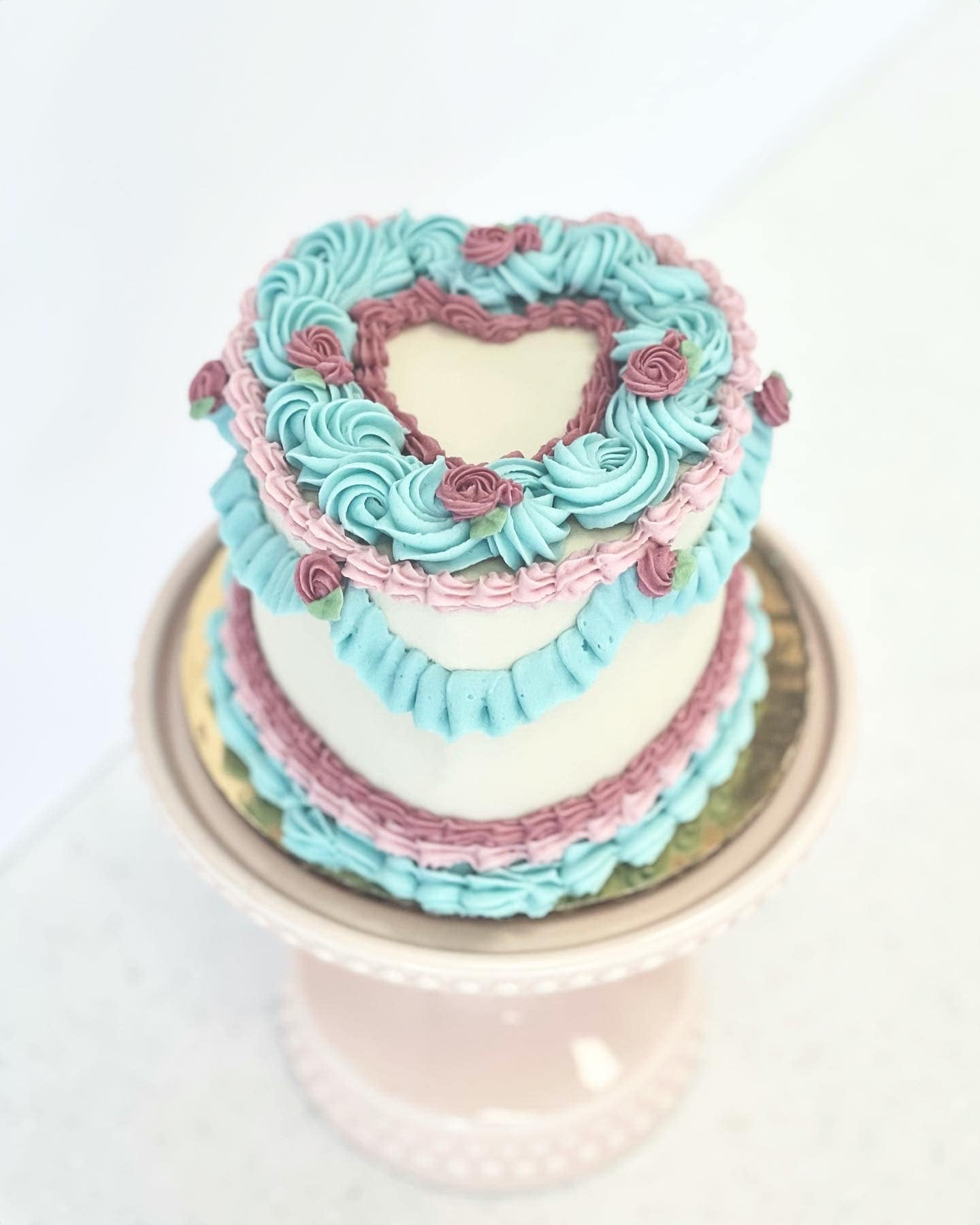 Spectacular, vintage-inspired cakes are a piping hot social media smash