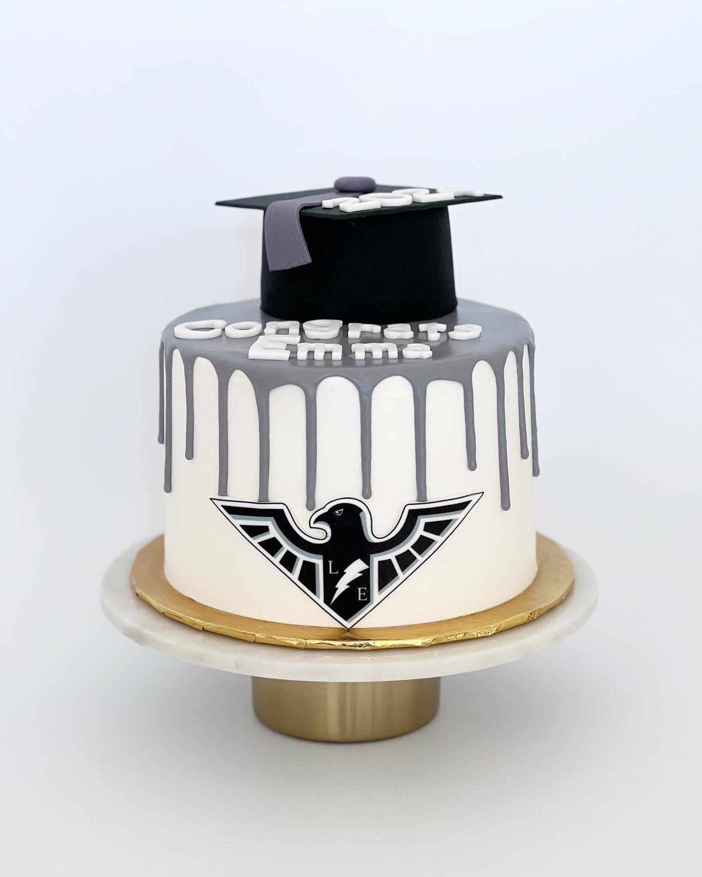 Graduation With Cap and Drip Cake