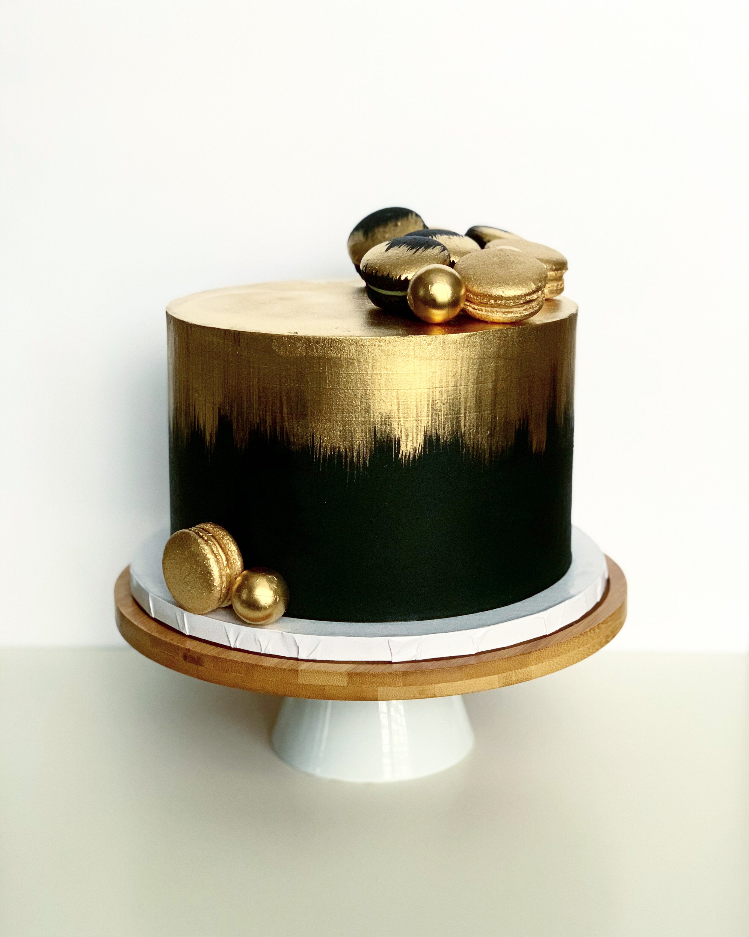 40+ stylish Dark & Moody Wedding Cakes : Black Cake with Flower  Embellishments
